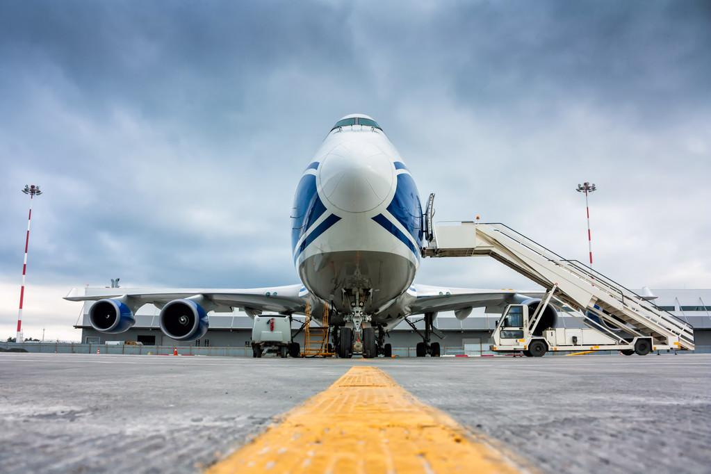 国内空运公司的发展及其影响概述